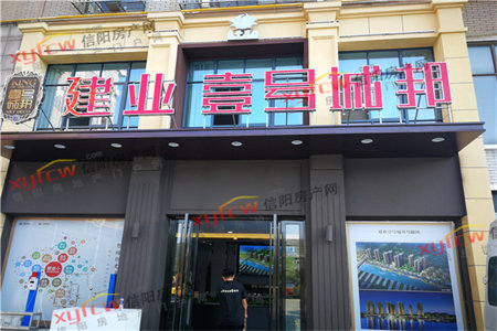 西苑小区带车库和附房3室2厅2卫141㎡